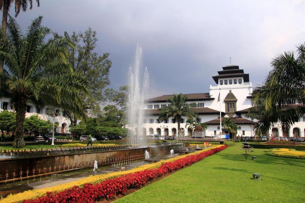 Hotel Tibera Taman Cibeunying 万隆 外观 照片