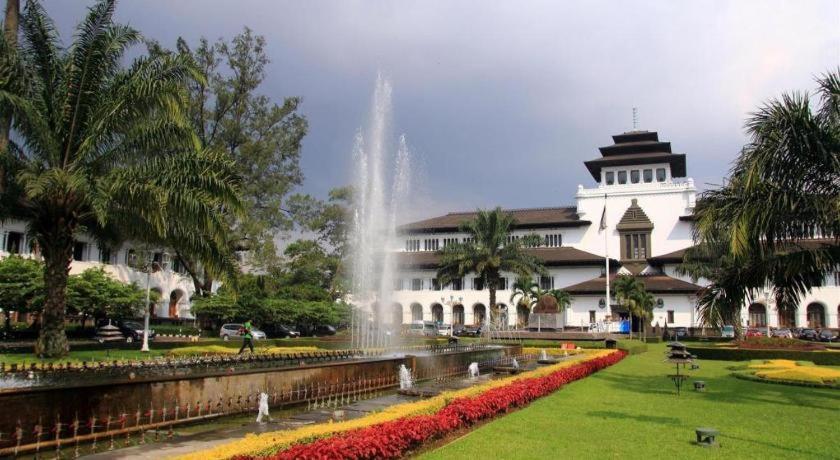 Hotel Tibera Taman Cibeunying 万隆 外观 照片