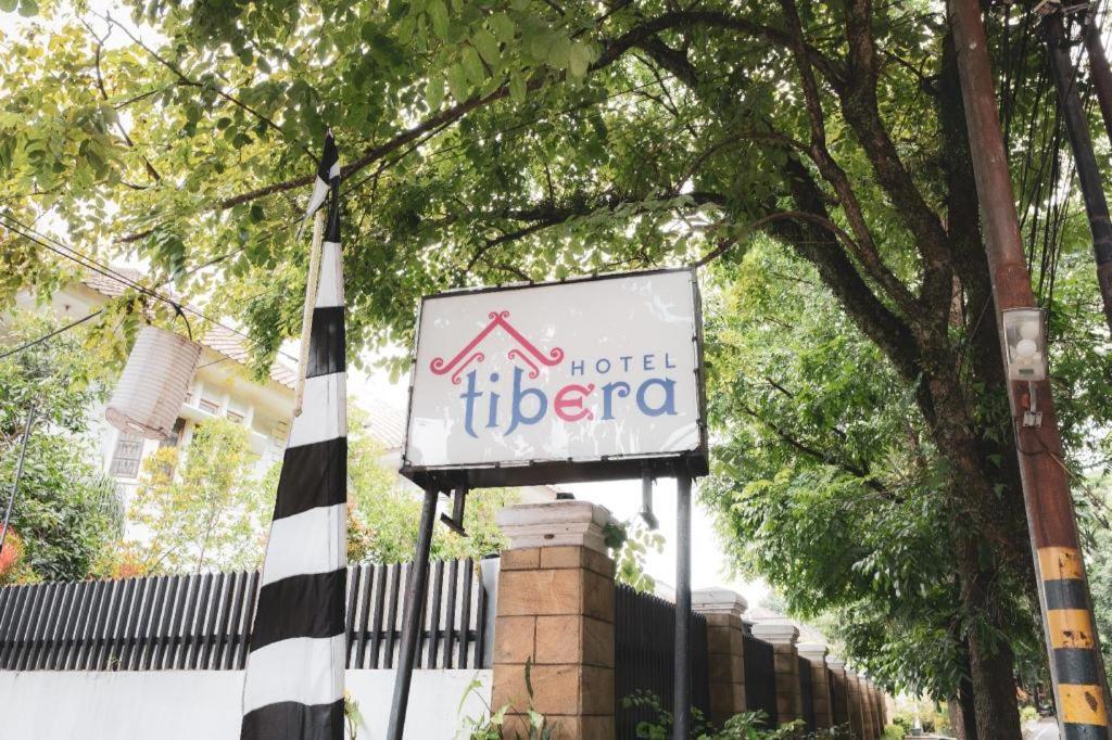 Hotel Tibera Taman Cibeunying 万隆 外观 照片